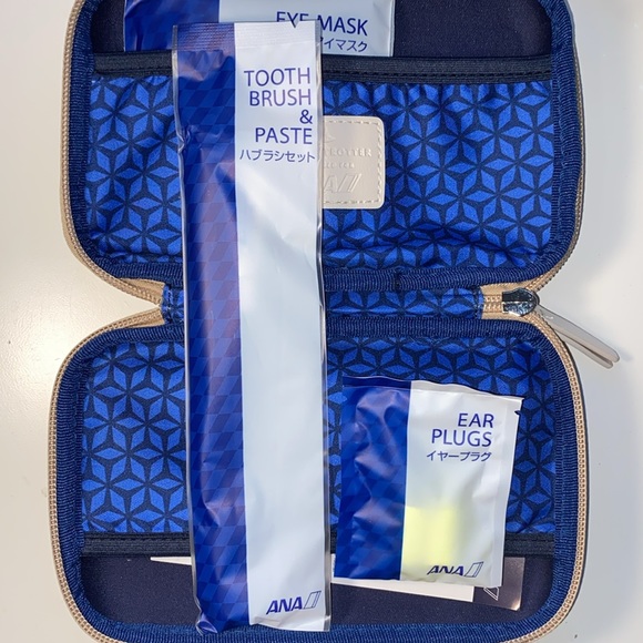 TOILETRY SET - Picture 4 of 7